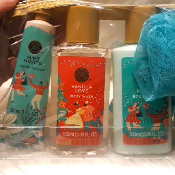 NWT Modern Expressions Bath Pouch 5 Pc. Giftset - Picture 5 of 8